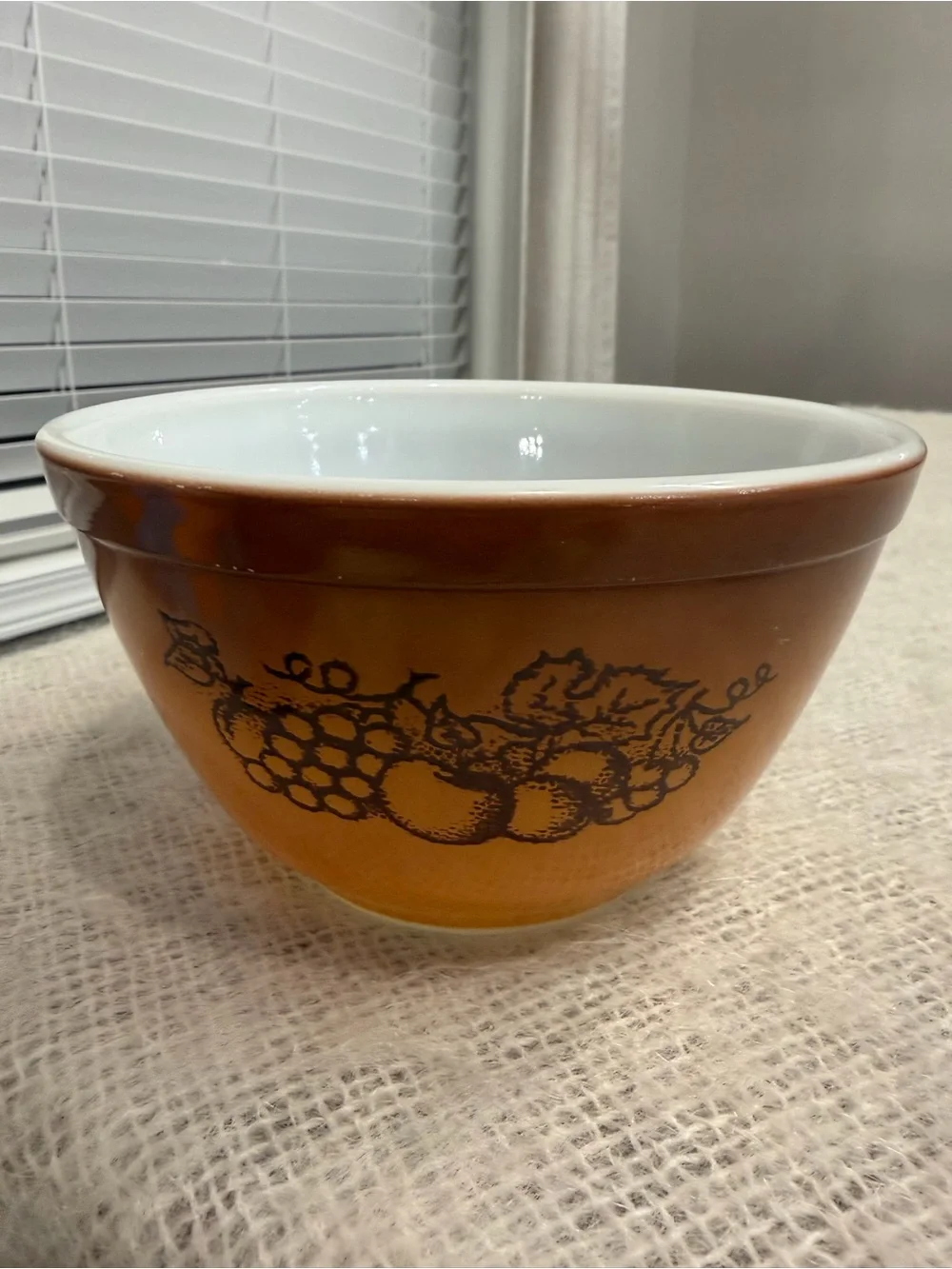 Pyrex Old Orchard vintage Small Mixing Bowl 1.5 Pint Brown Glass. Made in USA